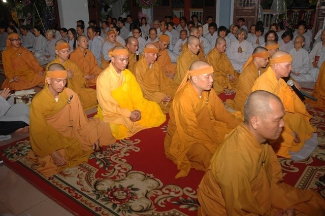 Các phái đoàn viếng tang lễ ĐLHT Thích Từ Nhơn chiều tối ngày thứ hai 27/4