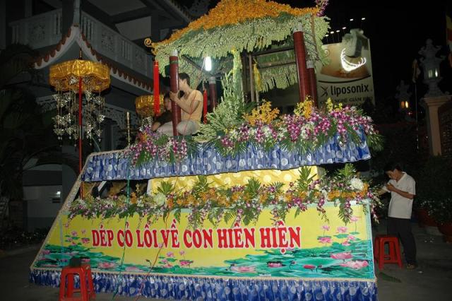 Các phái đoàn viếng ĐLHT. Thích Từ Nhơn chiều tối ngày thứ ba 28/04