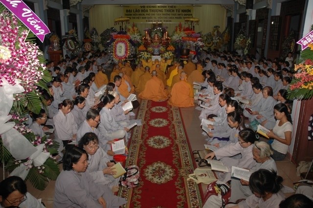Các phái đoàn viếng tang lễ ĐLHT Thích Từ Nhơn chiều tối ngày thứ hai 27/4