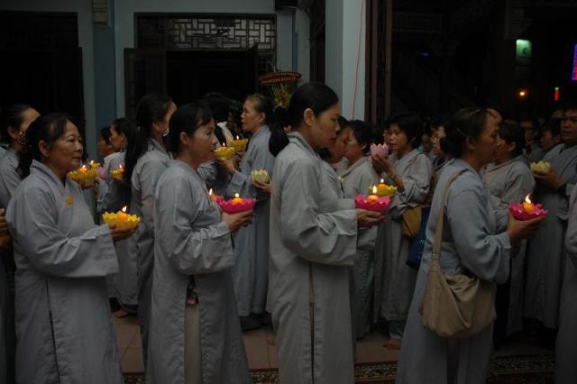 Các phái đoàn viếng ĐLHT. Thích Từ Nhơn chiều tối ngày thứ ba 28/04