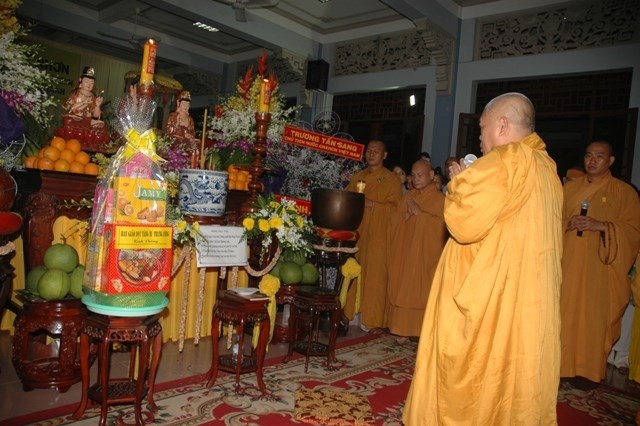 Các phái đoàn viếng tang lễ ĐLHT Thích Từ Nhơn chiều tối ngày thứ hai 27/4