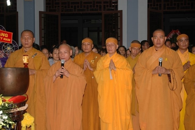 Các phái đoàn viếng tang lễ ĐLHT Thích Từ Nhơn chiều tối ngày thứ hai 27/4