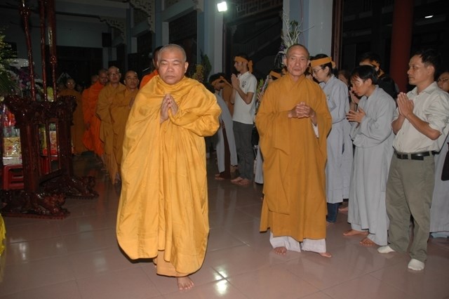 Các phái đoàn viếng tang lễ ĐLHT Thích Từ Nhơn chiều tối ngày thứ hai 27/4