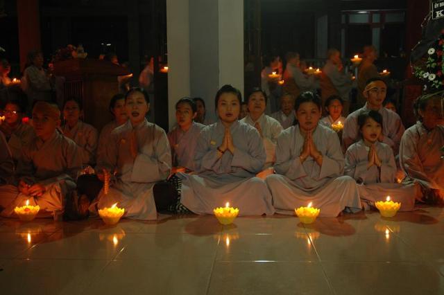 Các phái đoàn viếng ĐLHT. Thích Từ Nhơn chiều tối ngày thứ ba 28/04