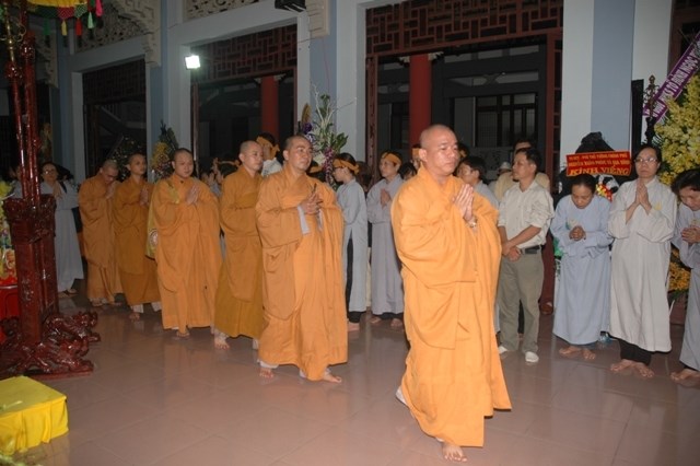 Các phái đoàn viếng tang lễ ĐLHT Thích Từ Nhơn chiều tối ngày thứ hai 27/4