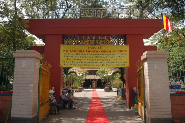 Cung nghinh xá lợi Đại lão Hòa thượng Thích Từ Nhơn về chùa Việt Nam Quốc Tự