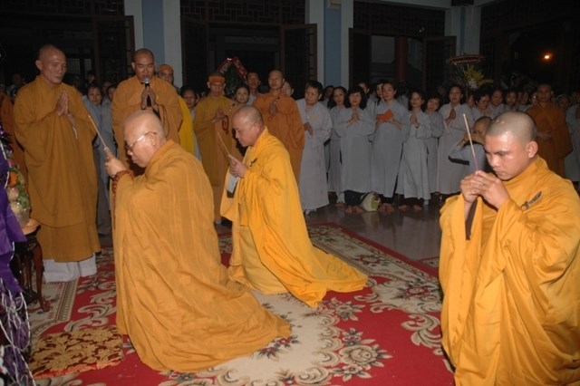 Các phái đoàn viếng tang lễ ĐLHT Thích Từ Nhơn chiều tối ngày thứ hai 27/4