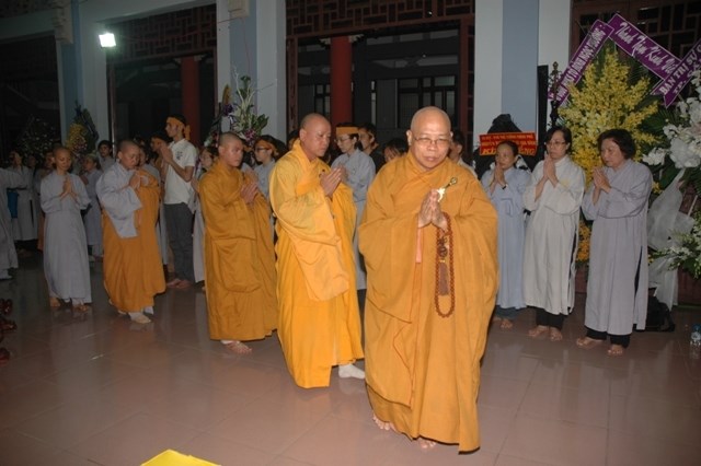Các phái đoàn viếng tang lễ ĐLHT Thích Từ Nhơn chiều tối ngày thứ hai 27/4