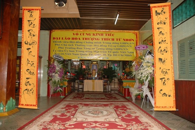 Cung nghinh xá lợi Đại lão Hòa thượng Thích Từ Nhơn về chùa Việt Nam Quốc Tự