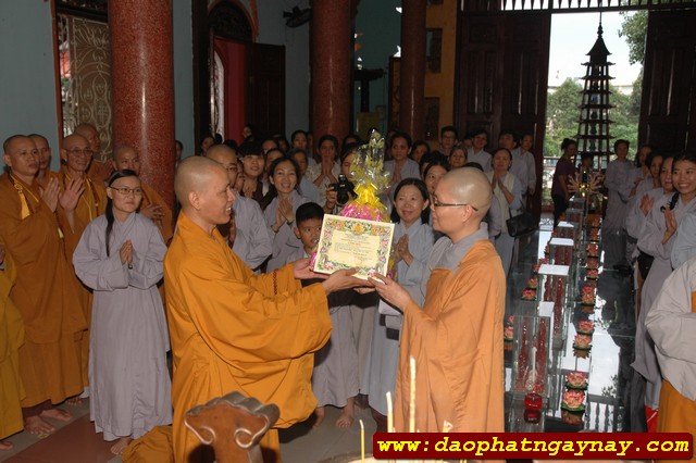 TP. HCM: Quan Âm Tu Viện cúng dường 13 trường hạ