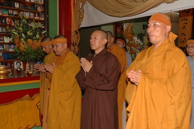 Cung nghinh xá lợi Đại lão Hòa thượng Thích Từ Nhơn về chùa Việt Nam Quốc Tự