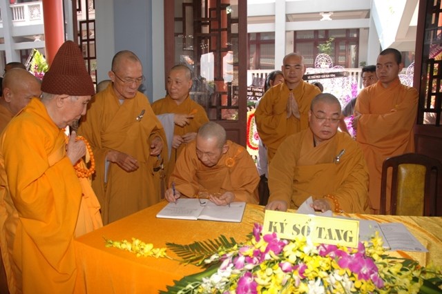 Chùm ảnh sáng ngày thứ 3 tang lễ: TW GHPGVN viếng giác linh ĐLHT. Thích Từ Nhơn