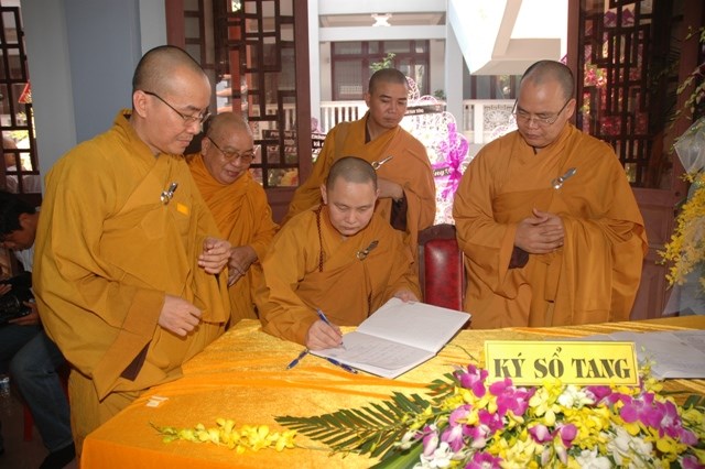 Chùm ảnh sáng ngày thứ 3 tang lễ: TW GHPGVN viếng giác linh ĐLHT. Thích Từ Nhơn