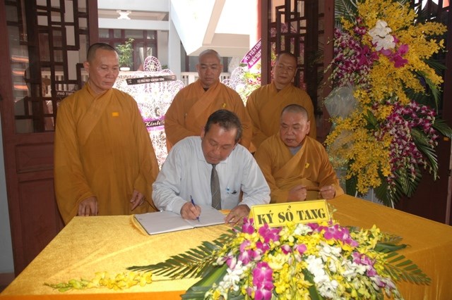 Chùm ảnh sáng ngày thứ 3 tang lễ: TW GHPGVN viếng giác linh ĐLHT. Thích Từ Nhơn