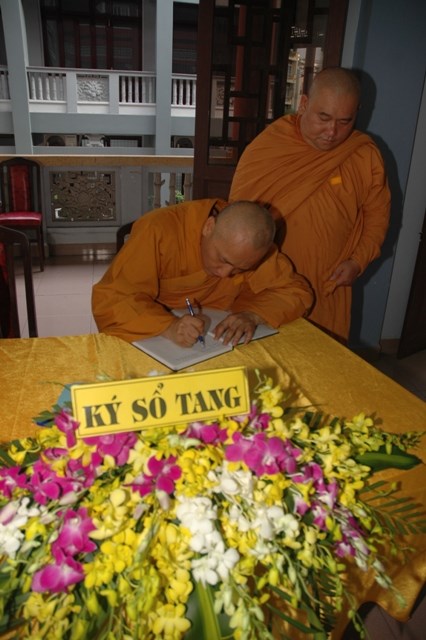 TP. HCM: Các phái đoàn viếng tang lê ĐLHT Thích Từ Nhơn ngày thứ nhất