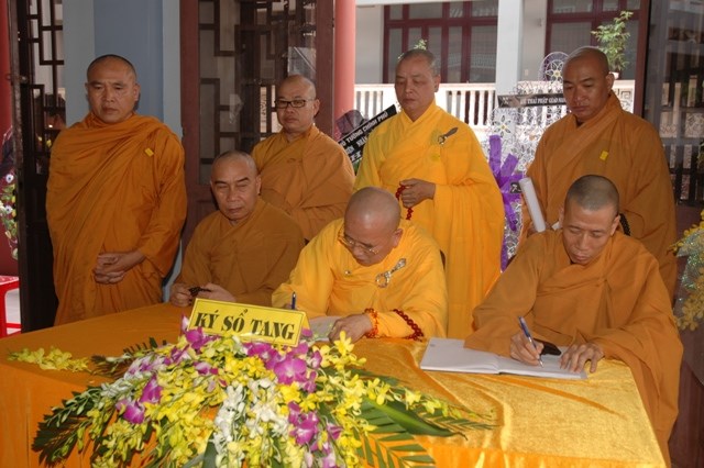 Chùm ảnh sáng ngày thứ 3 tang lễ: TW GHPGVN viếng giác linh ĐLHT. Thích Từ Nhơn