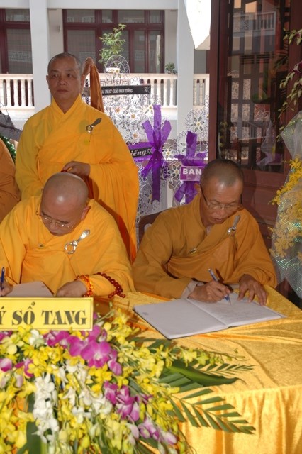 Chùm ảnh sáng ngày thứ 3 tang lễ: TW GHPGVN viếng giác linh ĐLHT. Thích Từ Nhơn