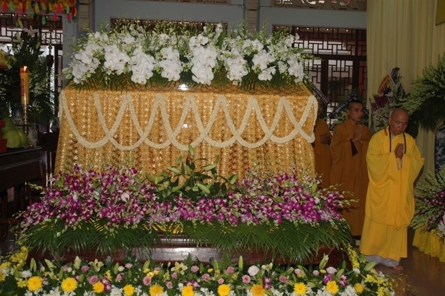 Chùm ảnh: Các đoàn viếng Đại lão HT. Thích Từ Nhơn buổi chiều ngày thứ nhất (26/4)