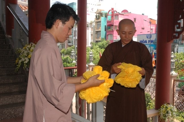 Chùm ảnh: Các đoàn viếng Đại lão HT. Thích Từ Nhơn buổi chiều ngày thứ nhất (26/4)