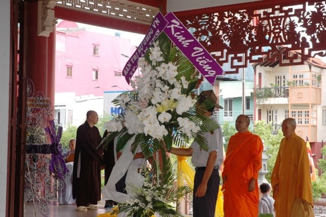 Chùm ảnh: Các đoàn viếng Đại lão HT. Thích Từ Nhơn buổi chiều ngày thứ nhất (26/4)