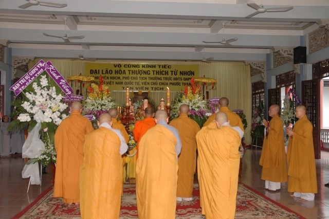 Chùm ảnh: Các đoàn viếng Đại lão HT. Thích Từ Nhơn buổi chiều ngày thứ nhất (26/4)