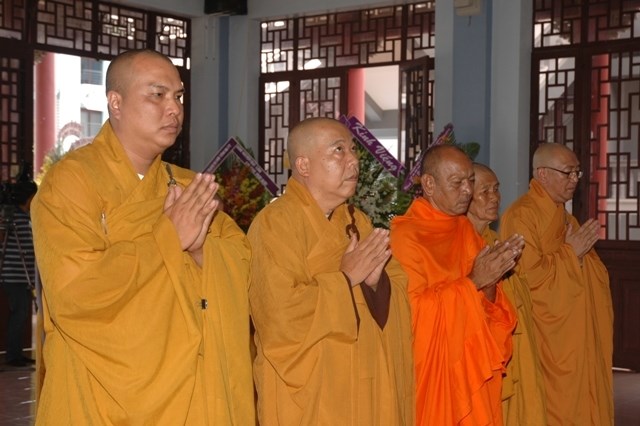 Chùm ảnh: Các đoàn viếng Đại lão HT. Thích Từ Nhơn buổi chiều ngày thứ nhất (26/4)