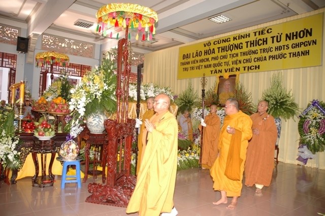 Chùm ảnh: Các đoàn viếng Đại lão HT. Thích Từ Nhơn buổi chiều ngày thứ nhất (26/4)