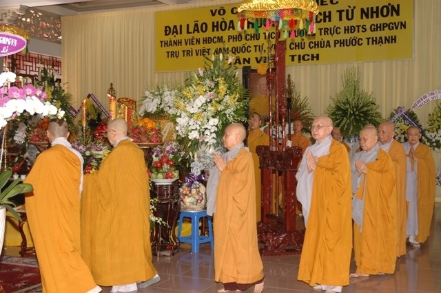 Chùm ảnh: Các đoàn viếng Đại lão HT. Thích Từ Nhơn buổi chiều ngày thứ nhất (26/4)