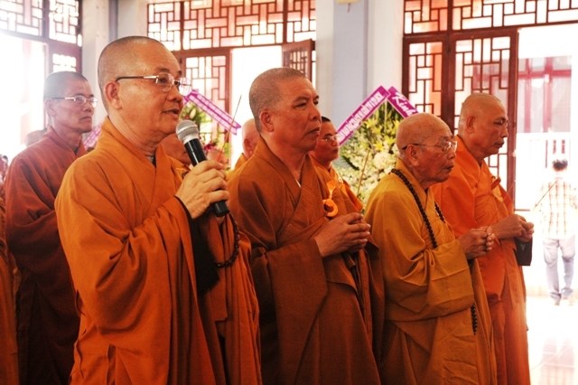 Chùm ảnh: Các đoàn viếng Đại lão HT. Thích Từ Nhơn buổi chiều ngày thứ nhất (26/4)