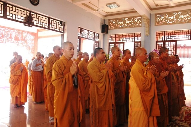 Chùm ảnh: Các đoàn viếng Đại lão HT. Thích Từ Nhơn buổi chiều ngày thứ nhất (26/4)