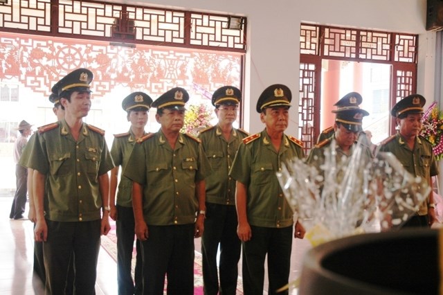 Chùm ảnh: Các đoàn viếng Đại lão HT. Thích Từ Nhơn buổi chiều ngày thứ nhất (26/4)