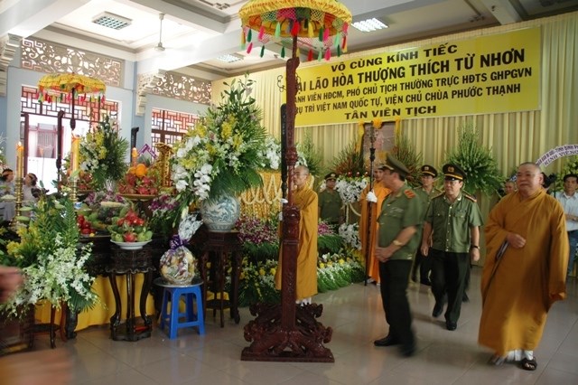 Chùm ảnh: Các đoàn viếng Đại lão HT. Thích Từ Nhơn buổi chiều ngày thứ nhất (26/4)