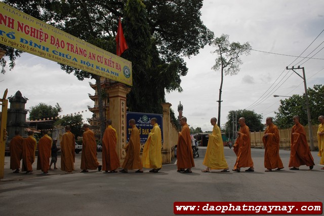 Chùm ảnh: Chư Tăng đang An cư tại trường hạ chùa Hội Khánh - Bình Dương