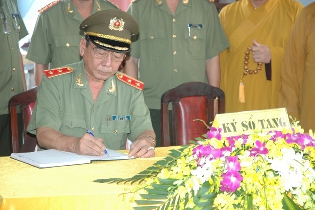 Chùm ảnh: Các đoàn viếng Đại lão HT. Thích Từ Nhơn buổi chiều ngày thứ nhất (26/4)