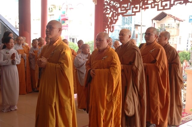 Chùm ảnh: Các đoàn viếng Đại lão HT. Thích Từ Nhơn buổi chiều ngày thứ nhất (26/4)