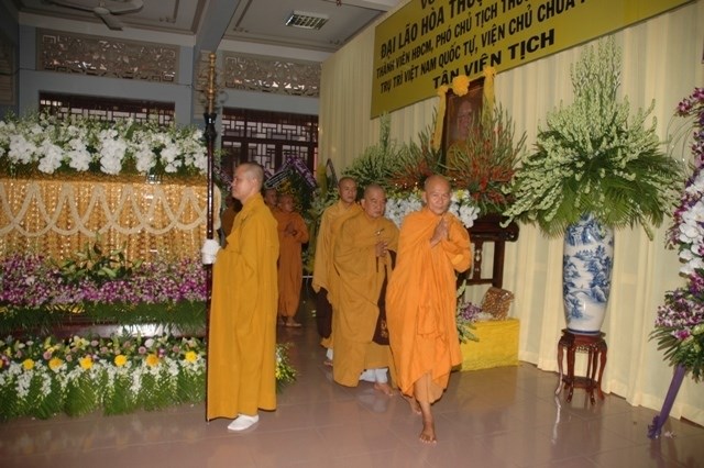 Chùm ảnh: Các đoàn viếng Đại lão HT. Thích Từ Nhơn buổi chiều ngày thứ nhất (26/4)