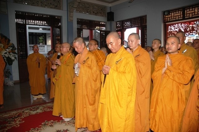 Chùm ảnh: Các đoàn viếng Đại lão HT. Thích Từ Nhơn buổi chiều ngày thứ nhất (26/4)