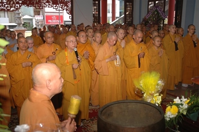 Chùm ảnh: Các đoàn viếng Đại lão HT. Thích Từ Nhơn buổi chiều ngày thứ nhất (26/4)