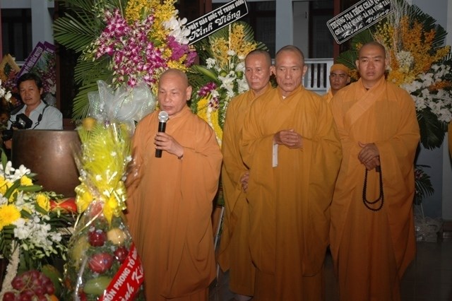 Chùm ảnh: Các đoàn viếng Đại lão HT. Thích Từ Nhơn buổi chiều ngày thứ nhất (26/4)