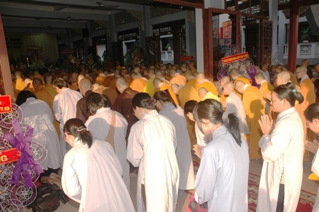 Chùm ảnh: Các đoàn viếng Đại lão HT. Thích Từ Nhơn buổi chiều ngày thứ nhất (26/4)