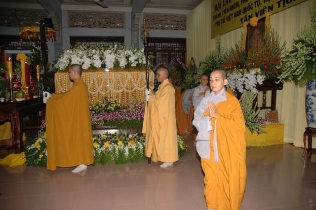 Chùm ảnh: Các đoàn viếng Đại lão HT. Thích Từ Nhơn buổi chiều ngày thứ nhất (26/4)