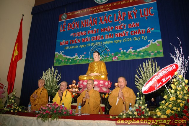 Bình Dương: Lễ đón nhận xác lập kỷ lục "Tượng Phật Nhập Niết Bàn Nằm Trên Mái Chùa Dài Nhất Châu Á"