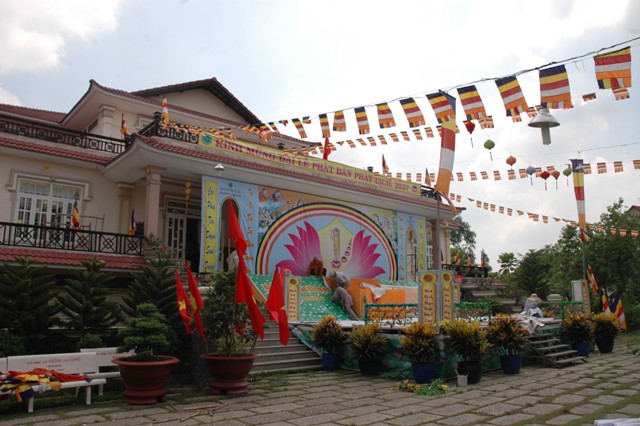 TP. HCM - Bình Dương: Khởi động mùa Phật đản PL 2557