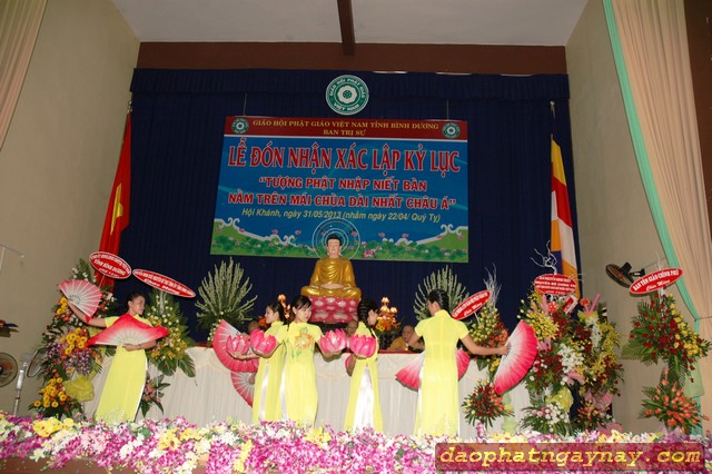 Bình Dương: Lễ đón nhận xác lập kỷ lục "Tượng Phật Nhập Niết Bàn Nằm Trên Mái Chùa Dài Nhất Châu Á"