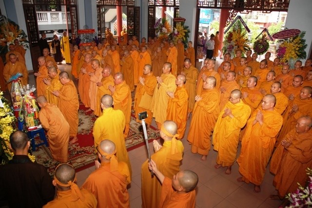 Chùm ảnh: Các đoàn viếng ĐLHT. Thích Từ Nhơn buổi sáng ngày thứ hai 27/4