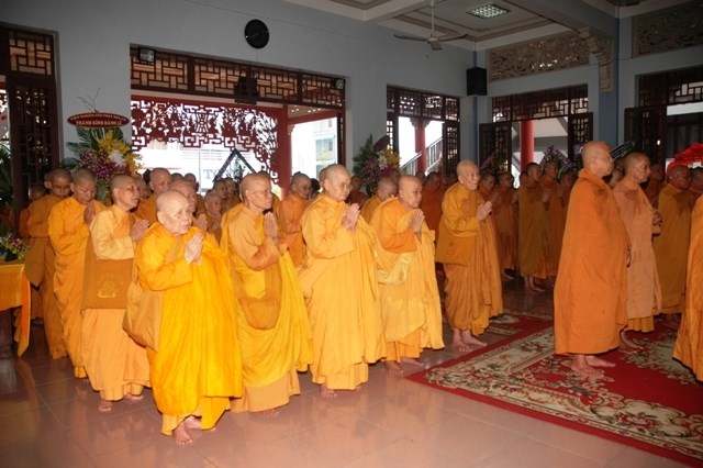 Chùm ảnh: Các đoàn viếng ĐLHT. Thích Từ Nhơn buổi sáng ngày thứ hai 27/4