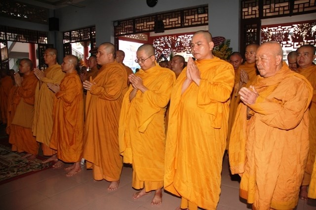 Chùm ảnh: Các đoàn viếng ĐLHT. Thích Từ Nhơn buổi sáng ngày thứ hai 27/4