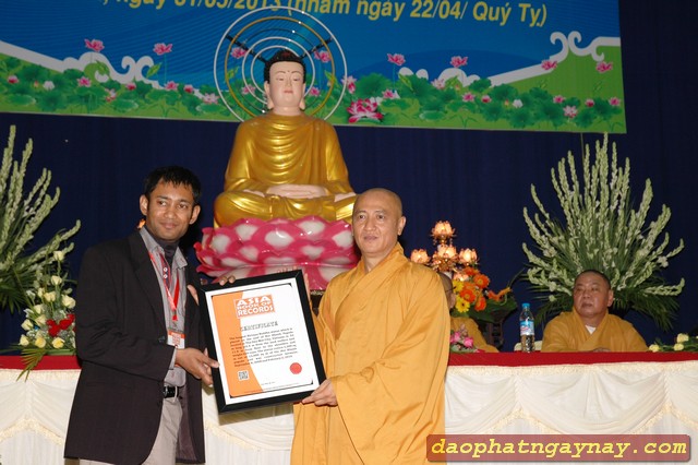 Bình Dương: Lễ đón nhận xác lập kỷ lục "Tượng Phật Nhập Niết Bàn Nằm Trên Mái Chùa Dài Nhất Châu Á"