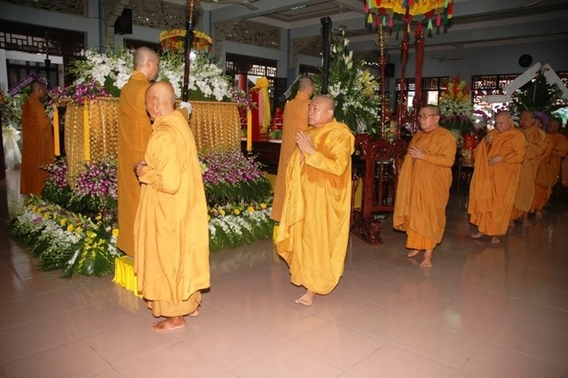 Chùm ảnh: Các đoàn viếng ĐLHT. Thích Từ Nhơn buổi sáng ngày thứ hai 27/4