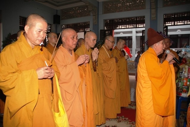 Chùm ảnh: Các đoàn viếng ĐLHT. Thích Từ Nhơn buổi sáng ngày thứ hai 27/4